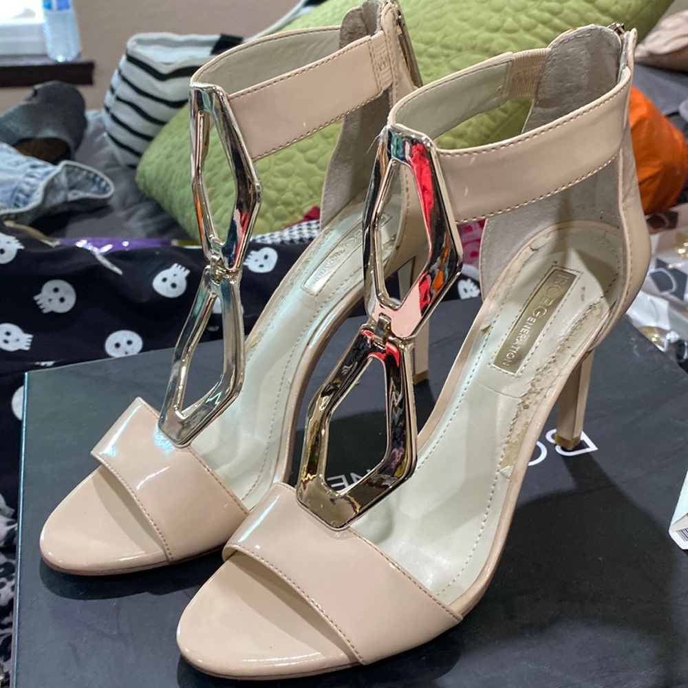 BCBG tan heels